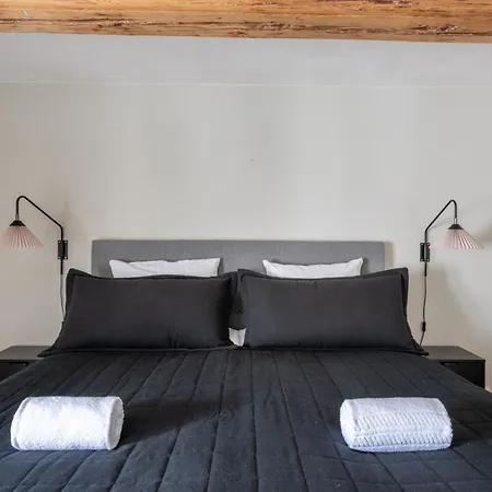 With Exposed Ceiling Beams Copenhague