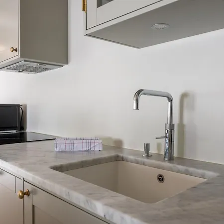 With Exposed Ceiling Beams Apartamento *