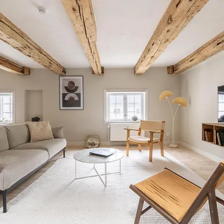 Apartamento With Exposed Ceiling Beams Copenhague