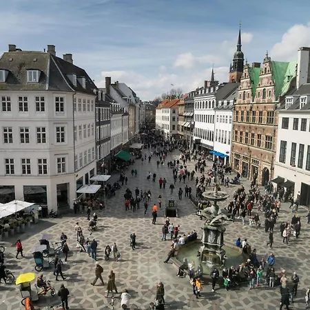 With Exposed Ceiling Beams * København