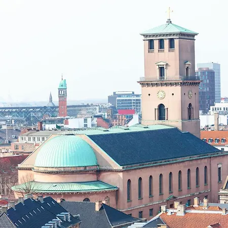 With Exposed Ceiling Beams Lejlighed