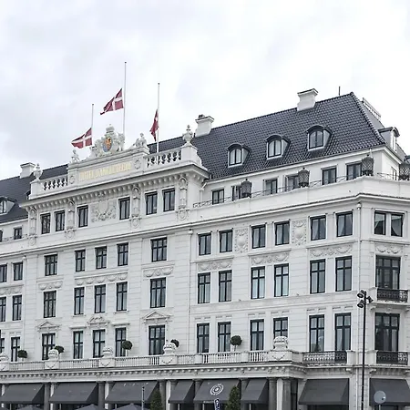 Lejlighed With Exposed Ceiling Beams København