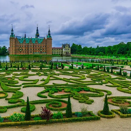 Lejlighed With Exposed Ceiling Beams *