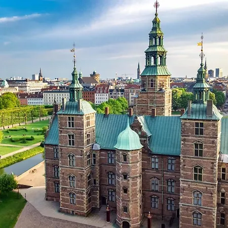 With Exposed Ceiling Beams Lejlighed