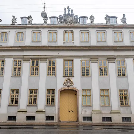 With Exposed Ceiling Beams Lejlighed