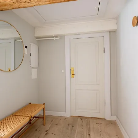 Апартаменты With Exposed Ceiling Beams *