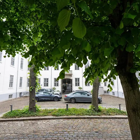 Lejlighed With Exposed Ceiling Beams København