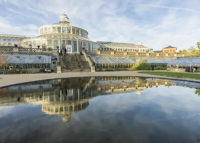 Apartamento With Exposed Ceiling Beams *