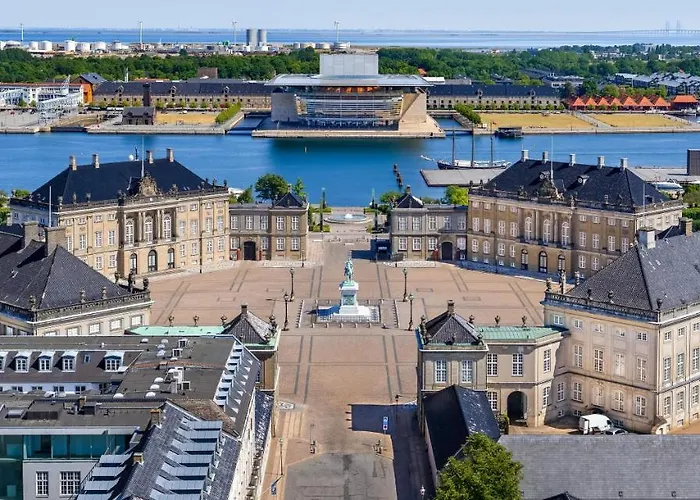 Apartamento With Exposed Ceiling Beams Copenhaga