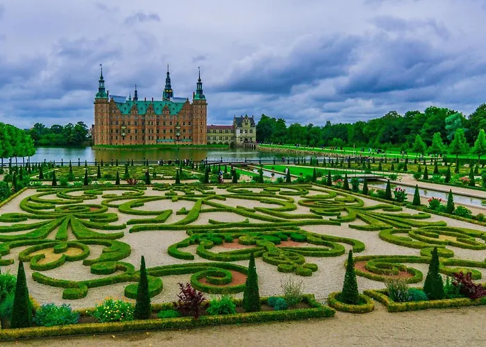 Apartman With Exposed Ceiling Beams *