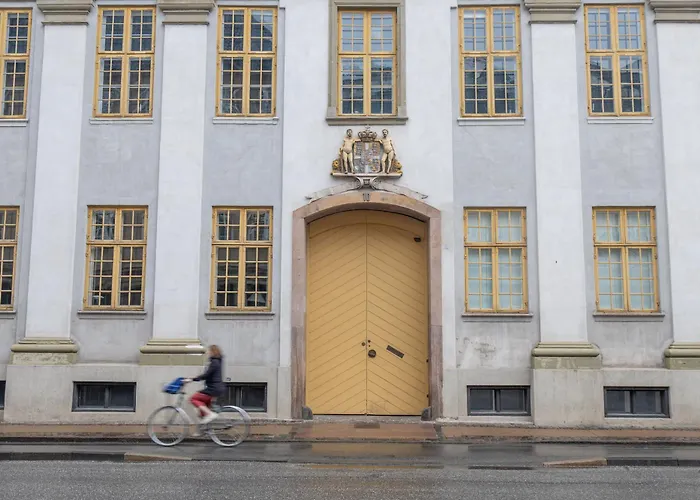 With Exposed Ceiling Beams Apartman