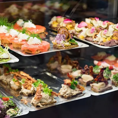 With Exposed Ceiling Beams * Копенгаген