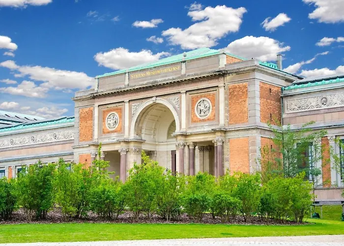 With Exposed Ceiling Beams Apartment *