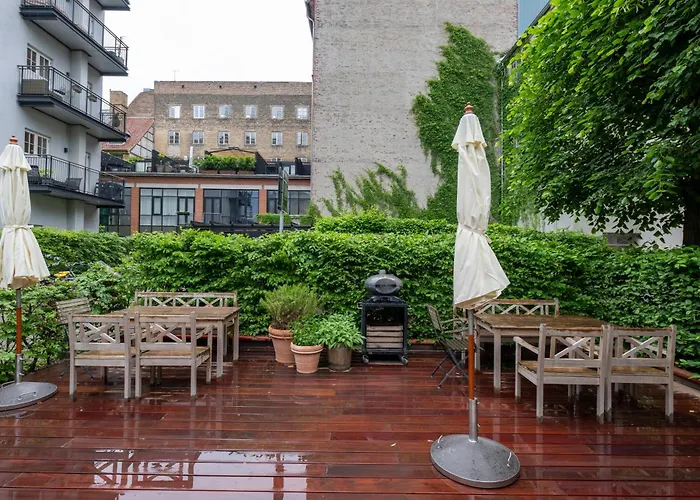 With Exposed Ceiling Beams Apartment *